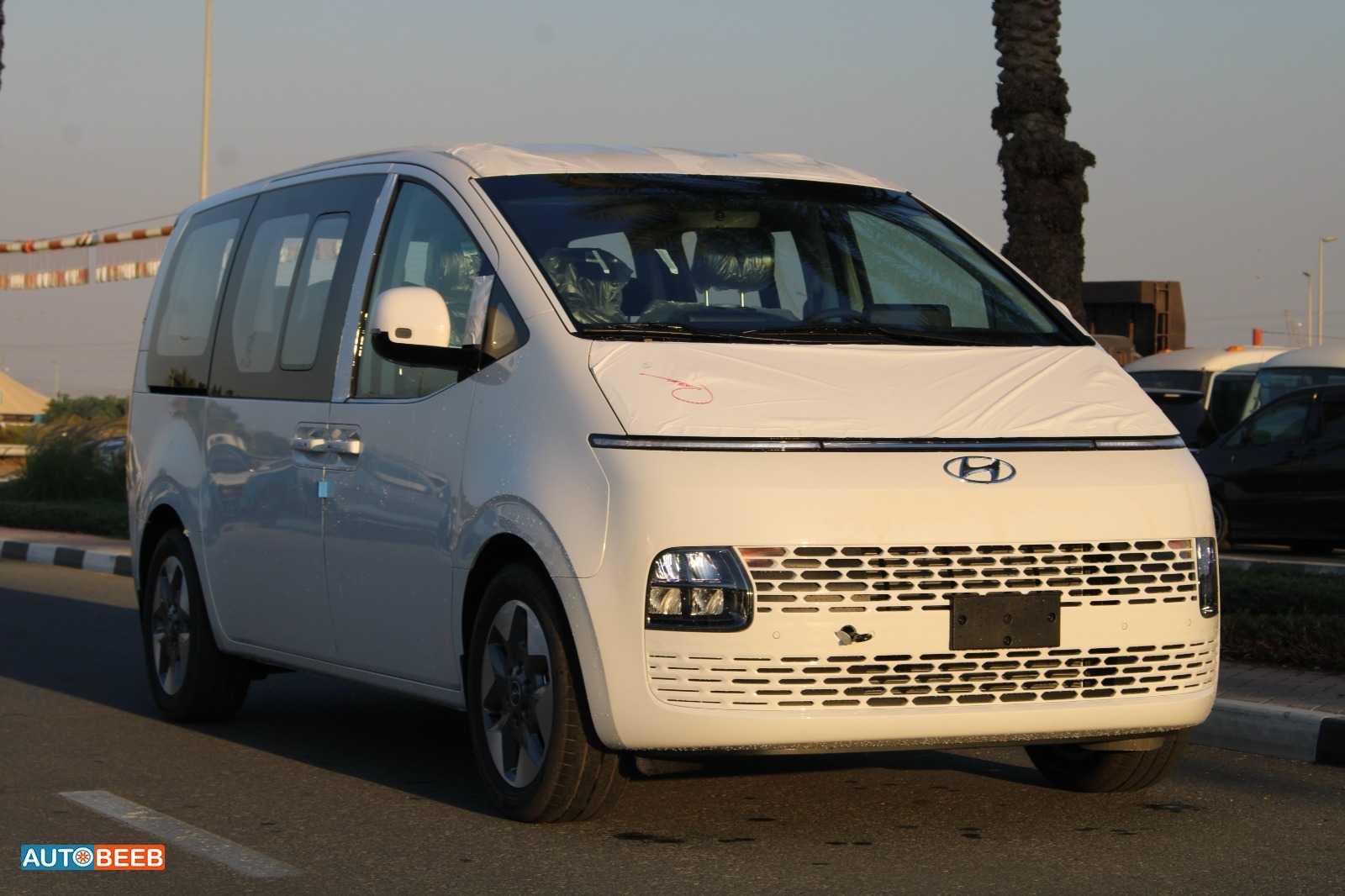 Minibus Hyundai 2025